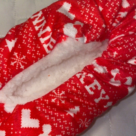 ♥️3/$30} DISNEY: Mickey & Minnie Snuggle Toes Slippers - Picture 4 of 4